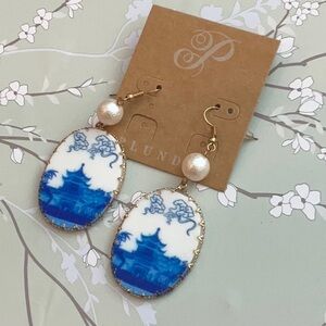 ❄️ Plunder | Blue and White Oval Earrings with Gold Trim
